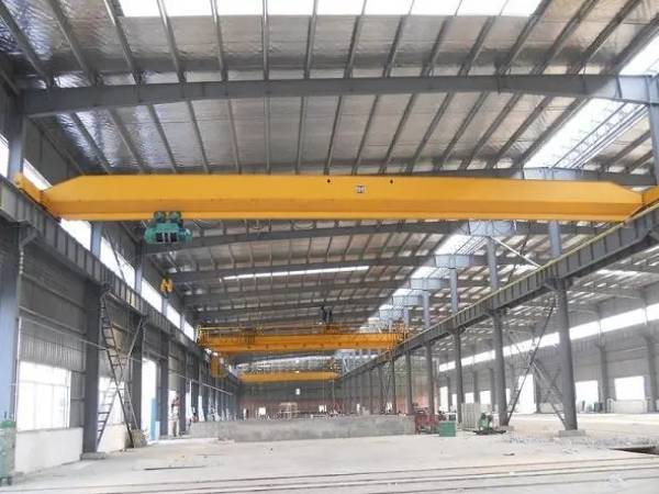 單梁起重機遙控器在惡劣環(huán)境下（如潮濕、高溫）如何保持接線穩(wěn)定？